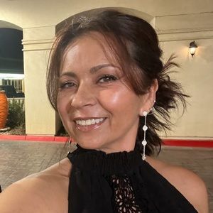 Meet your Posher, Elsy